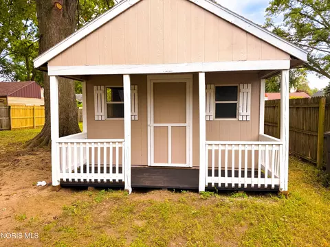Exterior - 5652 Rudyard Rd, Sylvania, OH 43560 photo 6 of 10