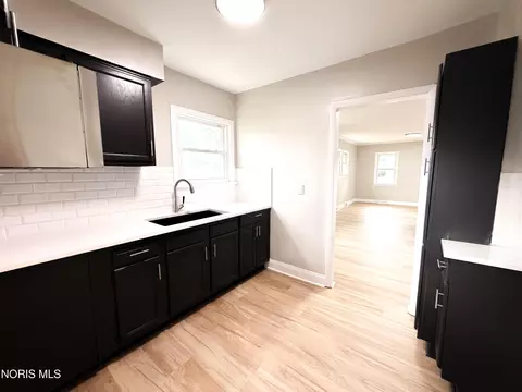 Kitchen - 5652 Rudyard Rd, Sylvania, OH 43560 photo 1 of 6