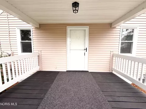 Exterior - 5652 Rudyard Rd, Sylvania, OH 43560 photo 5 of 10