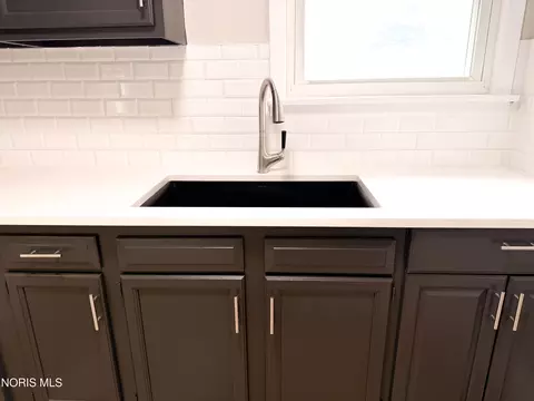 Kitchen - 5652 Rudyard Rd, Sylvania, OH 43560 photo 6 of 6
