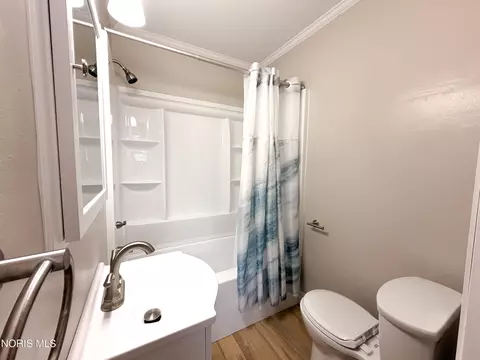 Bath - 5652 Rudyard Rd, Sylvania, OH 43560 photo 2 of 2