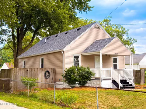 Exterior - 5652 Rudyard Rd, Sylvania, OH 43560 photo 2 of 10