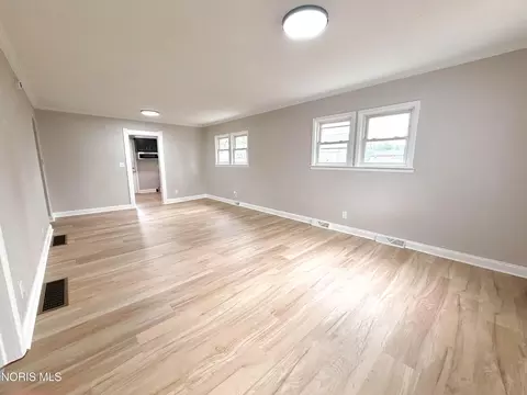Living - 5652 Rudyard Rd, Sylvania, OH 43560 photo 1 of 3