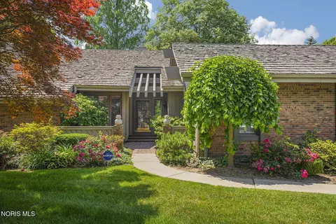 29603 Somerset Rd, Perrysburg, OH 43551