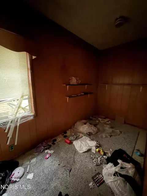 Bedroom - 3237 Maple St, Toledo, OH 43608 photo 1 of 7