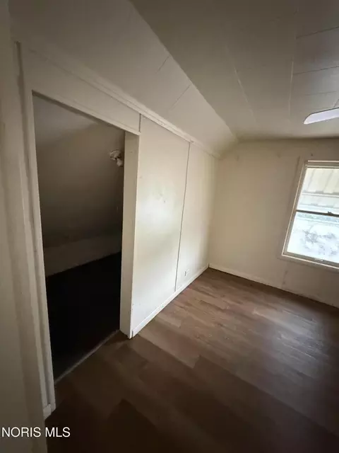 Bedroom - 3237 Maple St, Toledo, OH 43608 photo 6 of 7