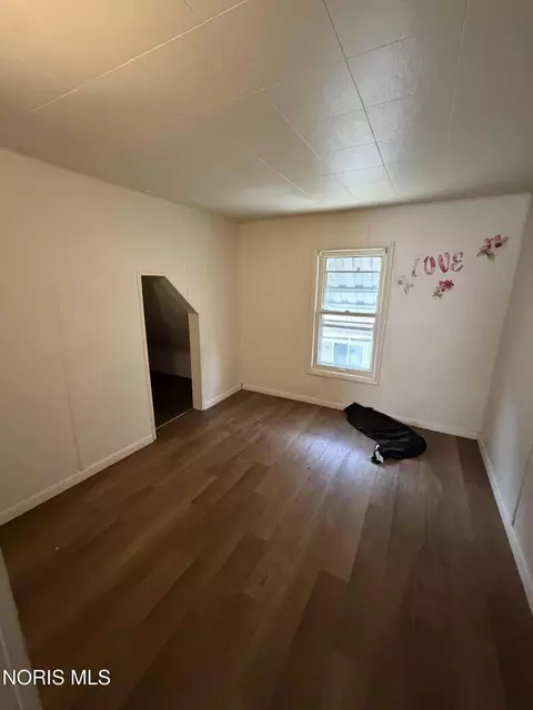 Bedroom - 3237 Maple St, Toledo, OH 43608 photo 4 of 7