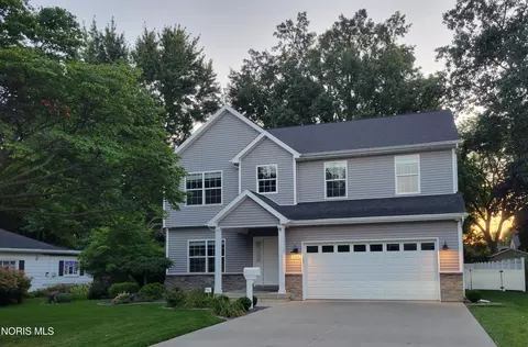 1045 Hickory St, Perrysburg, OH 43551