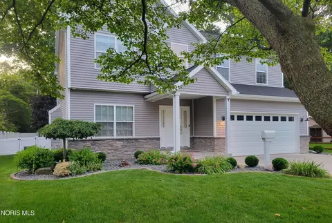 1045 Hickory St, Perrysburg, OH 43551