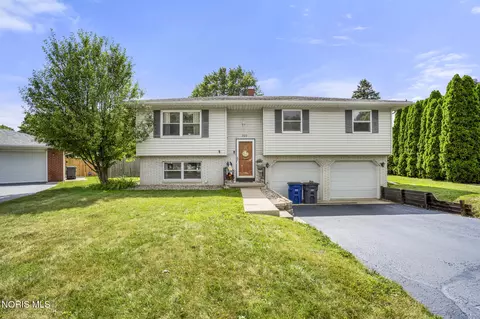 2122 Laurel Valley Dr, Toledo, OH 43614