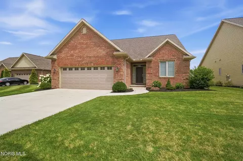 1543 Winterwood Ct, Bowling Green, OH 43402