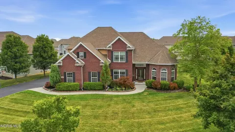 4929 Prestonwood Rd, Perrysburg, OH 43551