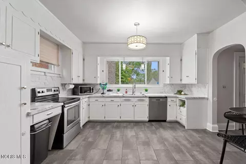 Kitchen - 1633 Potomac Dr, Toledo, OH 43607 photo 1 of 1