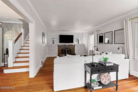 Living - 1633 Potomac Dr, Toledo, OH 43607 photo 1 of 3