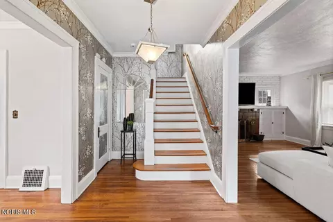 Entry Way - 1633 Potomac Dr, Toledo, OH 43607 photo 2 of 2