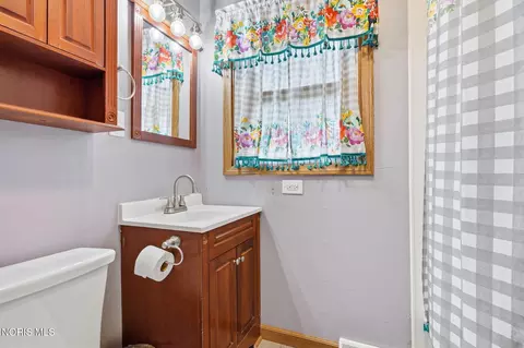 Bath - 313 E 7th St, Sycamore, OH 44882 photo 2 of 3