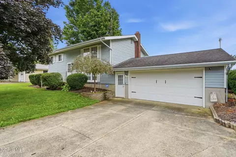 Exterior - 313 E 7th St, Sycamore, OH 44882 photo 5 of 13