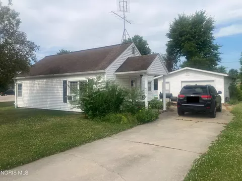 402 Centre St, Stryker, OH 43557 photo 2