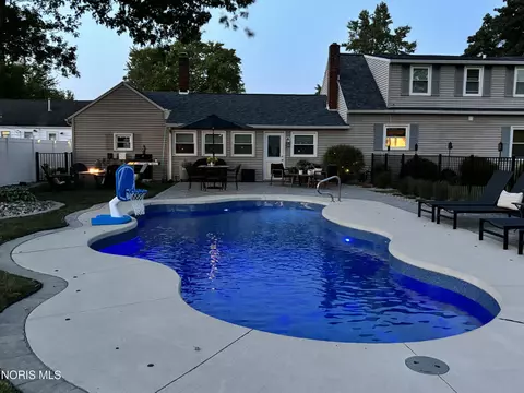Exterior - 226 E Plum St, Deshler, OH 43516 photo 3 of 6