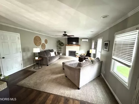 Living - 226 E Plum St, Deshler, OH 43516 photo 2 of 3