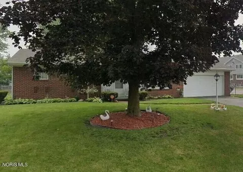 28 Torrington Dr, Toledo, OH 43615