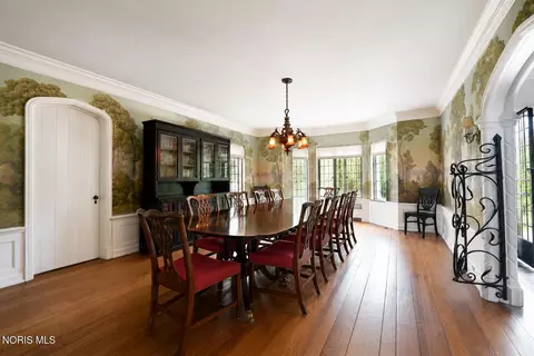 Dining - 2908 River Rd, Maumee, OH 43537 photo 1 of 4