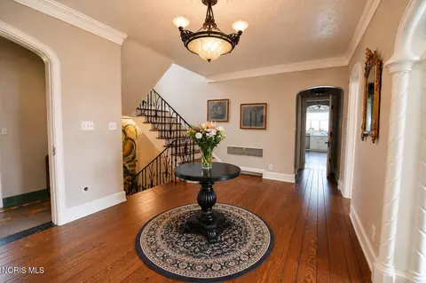Entry Way - 2908 River Rd, Maumee, OH 43537 photo 1 of 5