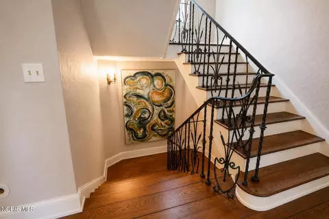 Entry Way - 2908 River Rd, Maumee, OH 43537 photo 5 of 5