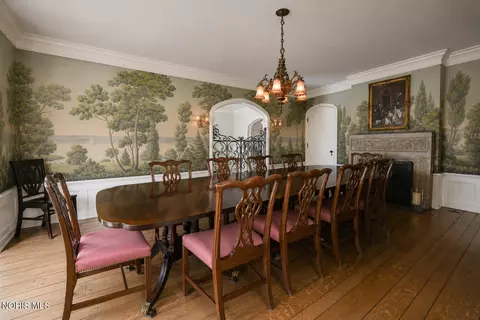 Dining - 2908 River Rd, Maumee, OH 43537 photo 3 of 4