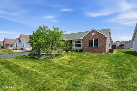 843 Tarra Oaks Dr, Findlay, OH 45840