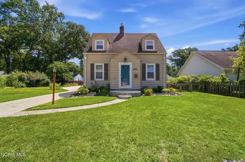 4221 Rugby Dr, Toledo, OH 43614