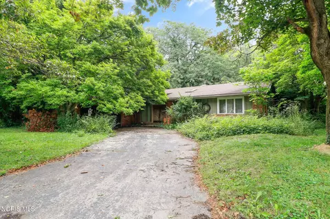 1157 Nanette Dr, Toledo, OH 43614
