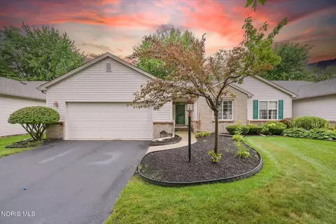 532 Crystal Lake Dr, Holland, OH 43528
