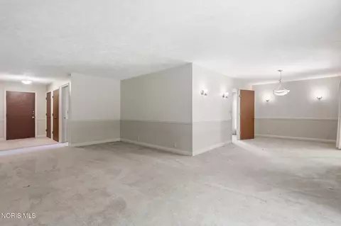Living - 720 E Sandusky St, Findlay, OH 45840 photo 3 of 7