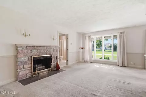 Living - 720 E Sandusky St, Findlay, OH 45840 photo 6 of 7