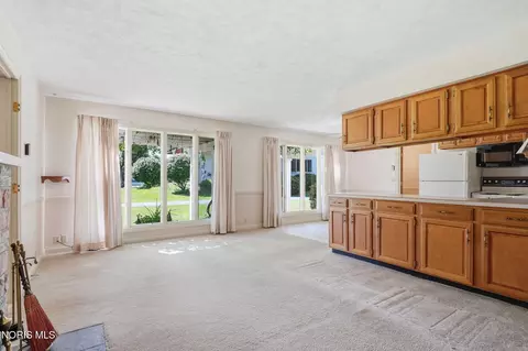 Living - 720 E Sandusky St, Findlay, OH 45840 photo 4 of 7