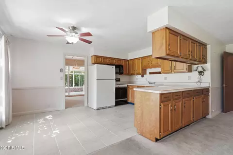 Kitchen - 720 E Sandusky St, Findlay, OH 45840 photo 5 of 5