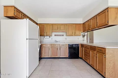 Kitchen - 720 E Sandusky St, Findlay, OH 45840 photo 2 of 5