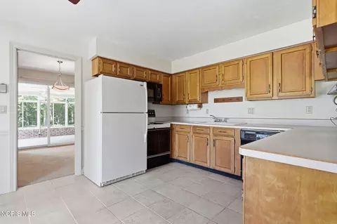 Kitchen - 720 E Sandusky St, Findlay, OH 45840 photo 1 of 5