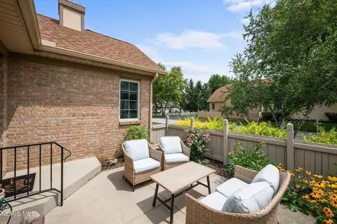 312 Turnbury Ln, Perrysburg, OH 43551