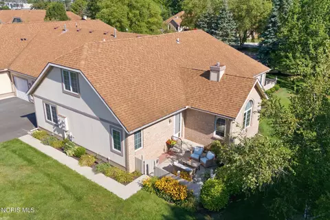 312 Turnbury Ln, Perrysburg, OH 43551