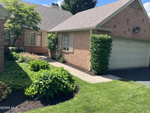 29301 Bates Rd #29301, Perrysburg, OH 43551