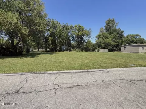 12472 Gloria St, Perrysburg, OH 43551