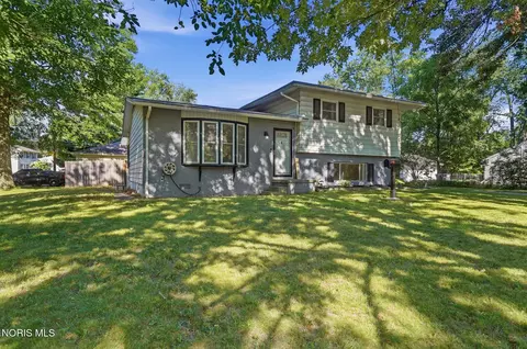 2401 Vaness Dr, Toledo, OH 43615