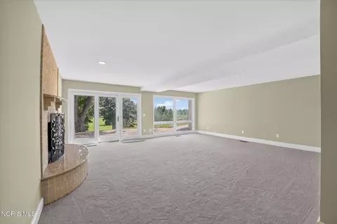 Living - 2708 Riverview Dr, Maumee, OH 43537 photo 2 of 9