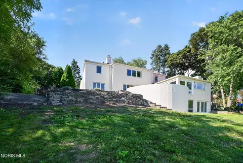 Exterior - 2708 Riverview Dr, Maumee, OH 43537 photo 6 of 16