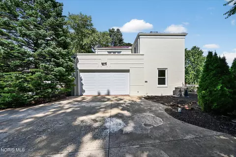 Exterior - 2708 Riverview Dr, Maumee, OH 43537 photo 15 of 16