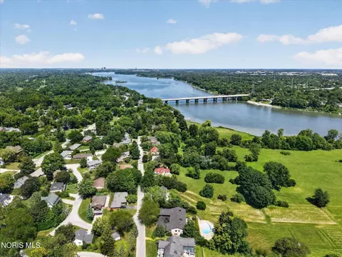 View/Area - 2708 Riverview Dr, Maumee, OH 43537 photo 8 of 9