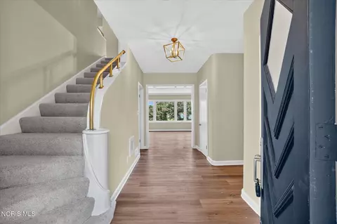 Entry Way - 2708 Riverview Dr, Maumee, OH 43537 photo 1 of 8