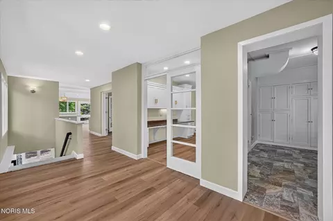 Entry Way - 2708 Riverview Dr, Maumee, OH 43537 photo 8 of 8